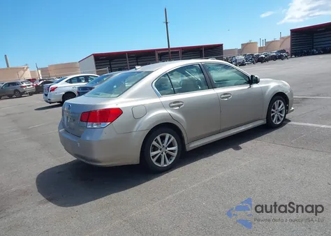 2014 Subaru Legacy 2.5I Premium из США, поврежденный, VIN 4S3BMBC66E3036161